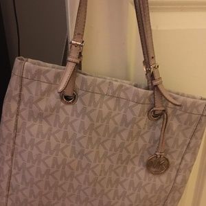 Michael Kors Jet Set Tote in Vanilla